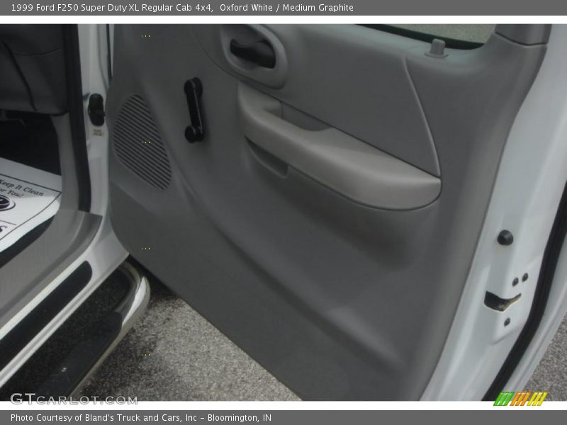 Oxford White / Medium Graphite 1999 Ford F250 Super Duty XL Regular Cab 4x4
