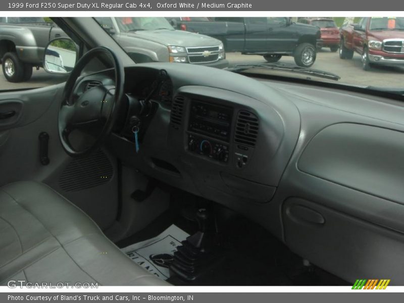 Oxford White / Medium Graphite 1999 Ford F250 Super Duty XL Regular Cab 4x4