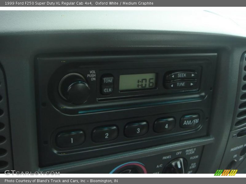 Oxford White / Medium Graphite 1999 Ford F250 Super Duty XL Regular Cab 4x4
