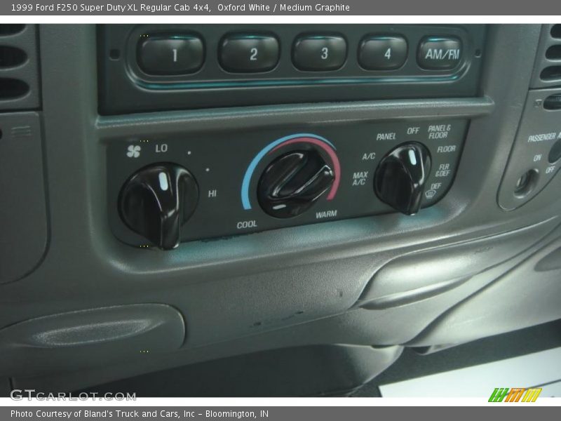 Oxford White / Medium Graphite 1999 Ford F250 Super Duty XL Regular Cab 4x4