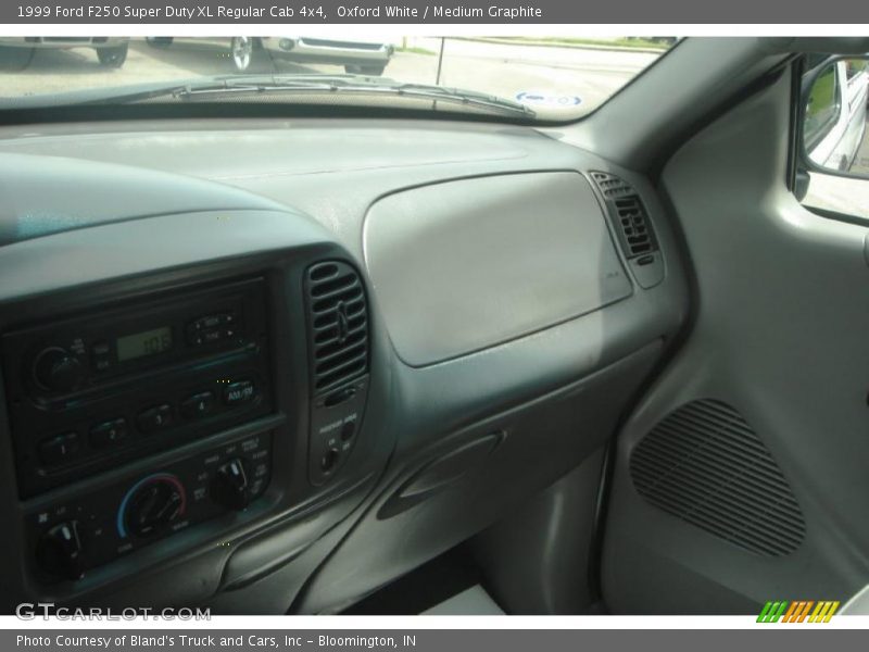 Oxford White / Medium Graphite 1999 Ford F250 Super Duty XL Regular Cab 4x4