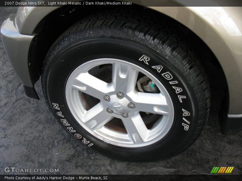 Light Khaki Metallic / Dark Khaki/Medium Khaki 2007 Dodge Nitro SXT