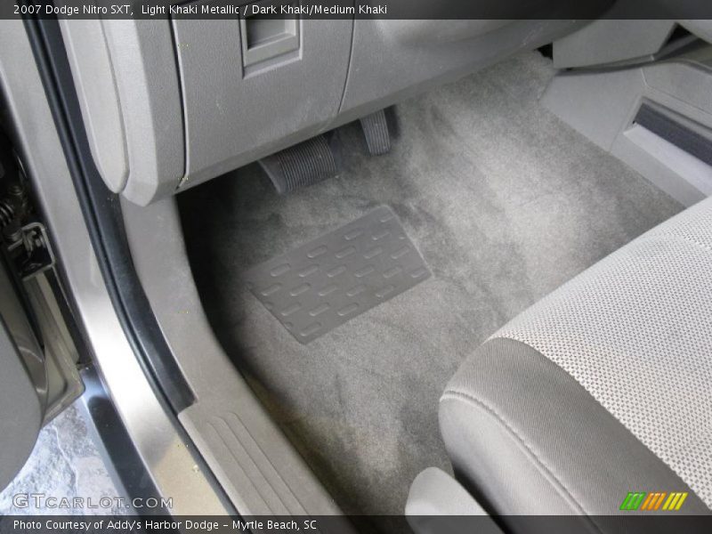 Light Khaki Metallic / Dark Khaki/Medium Khaki 2007 Dodge Nitro SXT