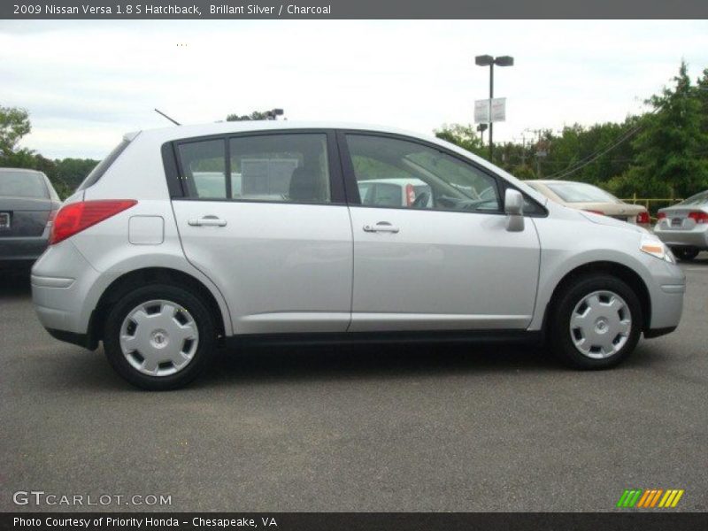 Brillant Silver / Charcoal 2009 Nissan Versa 1.8 S Hatchback