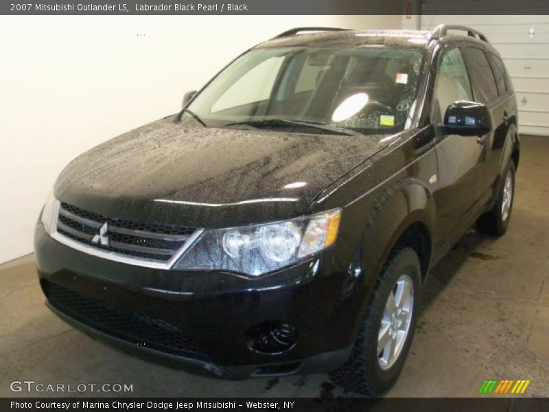 Labrador Black Pearl / Black 2007 Mitsubishi Outlander LS