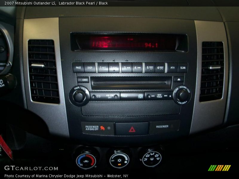 Labrador Black Pearl / Black 2007 Mitsubishi Outlander LS