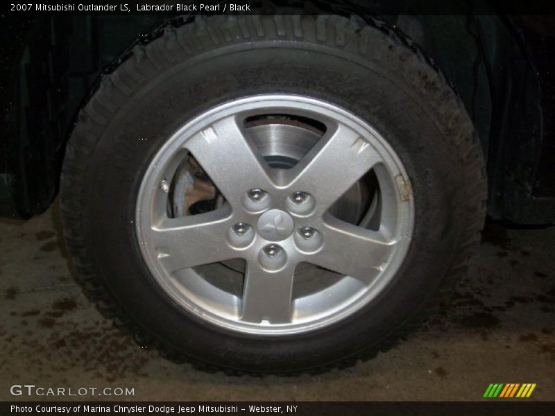 Labrador Black Pearl / Black 2007 Mitsubishi Outlander LS