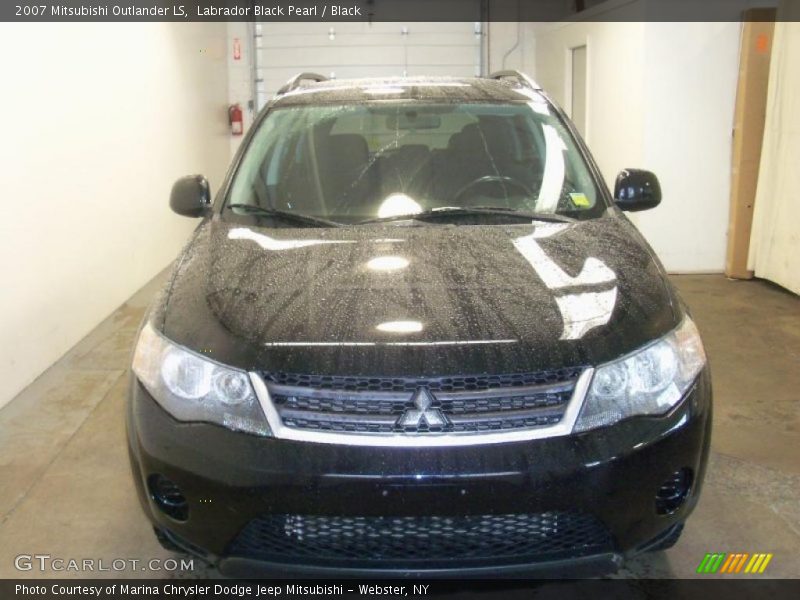 Labrador Black Pearl / Black 2007 Mitsubishi Outlander LS