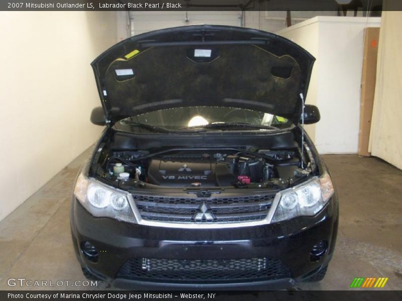 Labrador Black Pearl / Black 2007 Mitsubishi Outlander LS