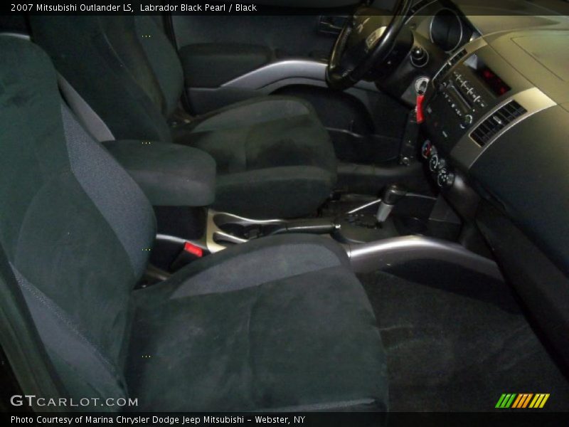 Labrador Black Pearl / Black 2007 Mitsubishi Outlander LS