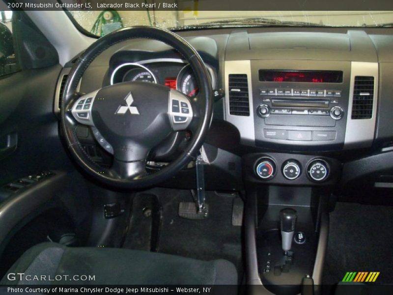 Labrador Black Pearl / Black 2007 Mitsubishi Outlander LS