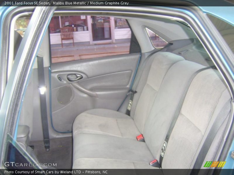 Malibu Blue Metallic / Medium Graphite Grey 2001 Ford Focus SE Sedan