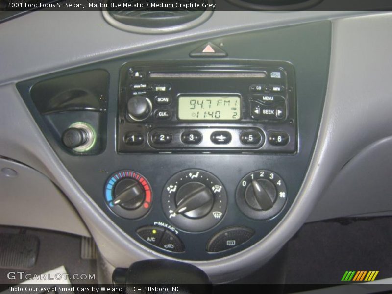 Malibu Blue Metallic / Medium Graphite Grey 2001 Ford Focus SE Sedan