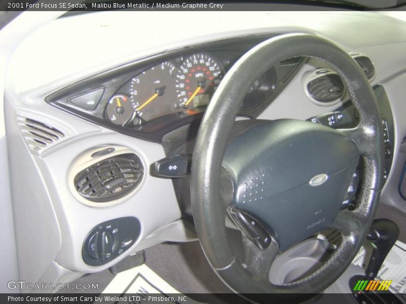 Malibu Blue Metallic / Medium Graphite Grey 2001 Ford Focus SE Sedan
