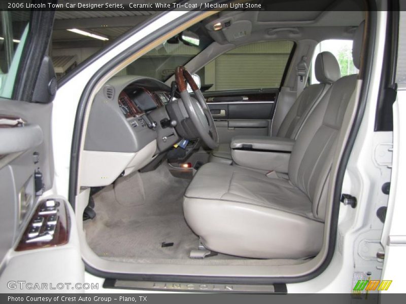 Ceramic White Tri-Coat / Medium Light Stone 2006 Lincoln Town Car Designer Series