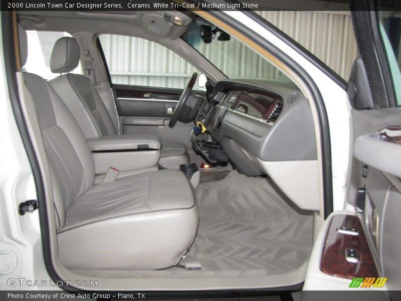 Ceramic White Tri-Coat / Medium Light Stone 2006 Lincoln Town Car Designer Series
