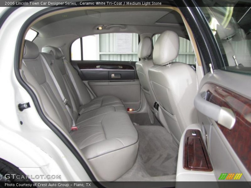 Ceramic White Tri-Coat / Medium Light Stone 2006 Lincoln Town Car Designer Series