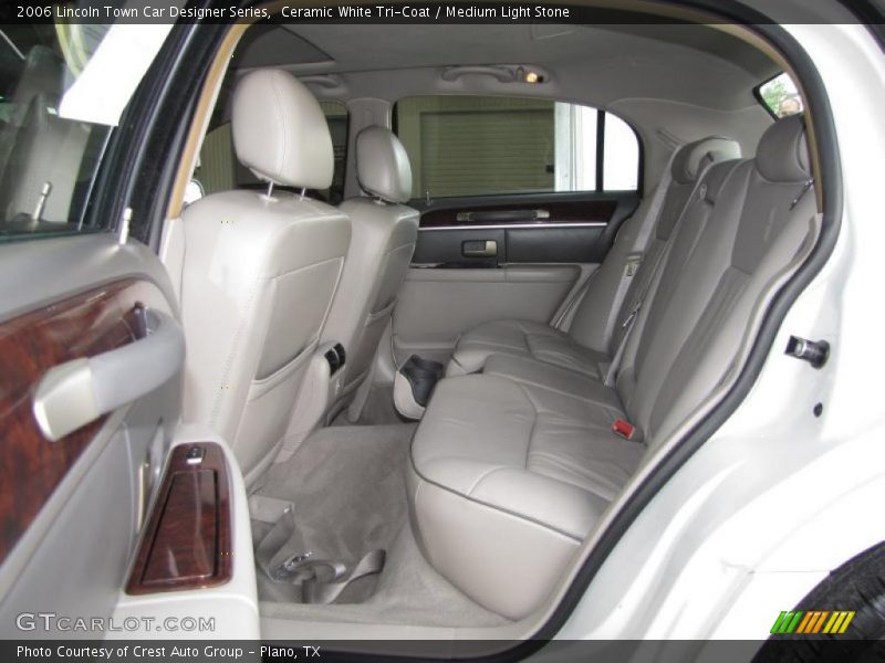 Ceramic White Tri-Coat / Medium Light Stone 2006 Lincoln Town Car Designer Series