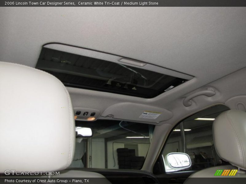 Ceramic White Tri-Coat / Medium Light Stone 2006 Lincoln Town Car Designer Series