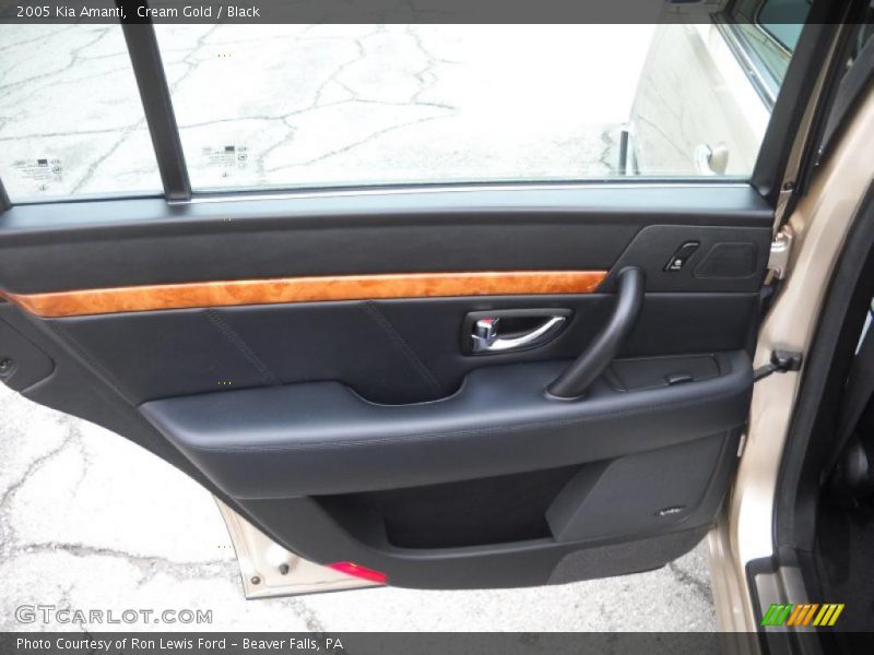 Cream Gold / Black 2005 Kia Amanti