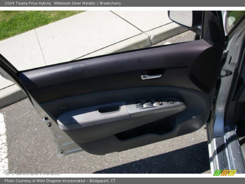 Millenium Silver Metallic / Brown/Ivory 2004 Toyota Prius Hybrid
