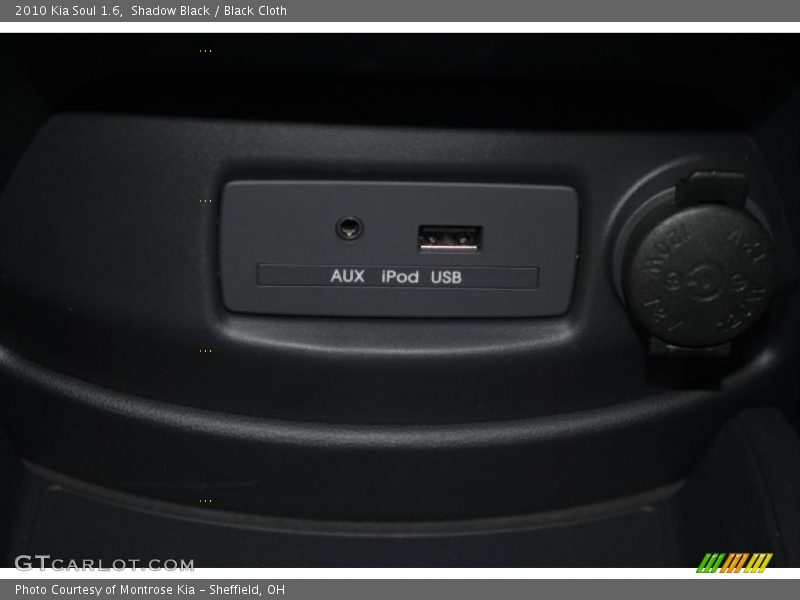 Shadow Black / Black Cloth 2010 Kia Soul 1.6