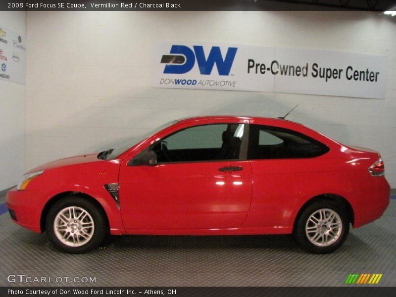 Vermillion Red / Charcoal Black 2008 Ford Focus SE Coupe
