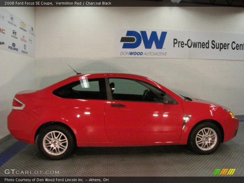 Vermillion Red / Charcoal Black 2008 Ford Focus SE Coupe