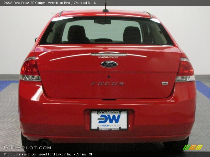 Vermillion Red / Charcoal Black 2008 Ford Focus SE Coupe