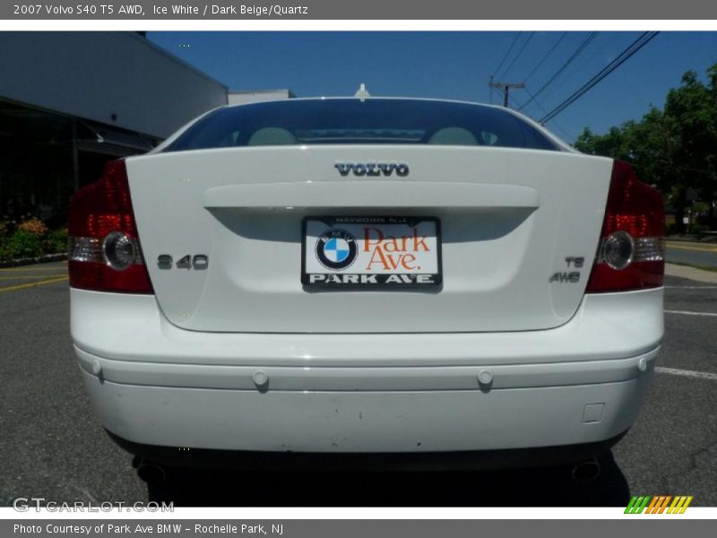 Ice White / Dark Beige/Quartz 2007 Volvo S40 T5 AWD
