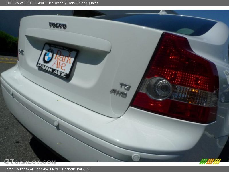 Ice White / Dark Beige/Quartz 2007 Volvo S40 T5 AWD
