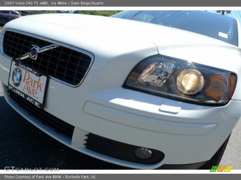 Ice White / Dark Beige/Quartz 2007 Volvo S40 T5 AWD