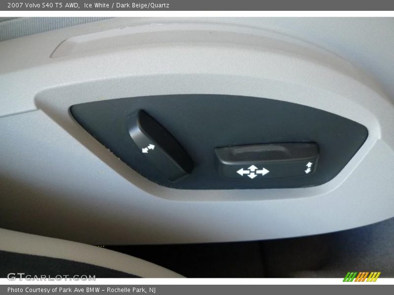 Ice White / Dark Beige/Quartz 2007 Volvo S40 T5 AWD