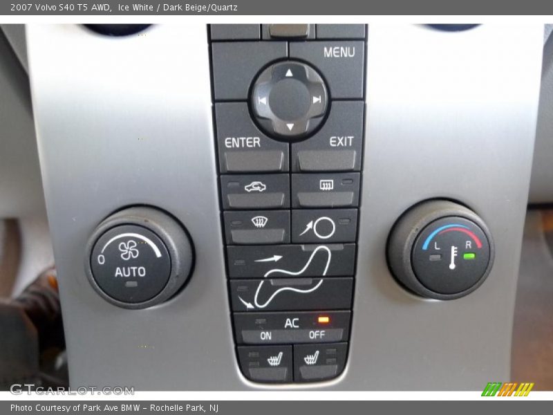 Ice White / Dark Beige/Quartz 2007 Volvo S40 T5 AWD