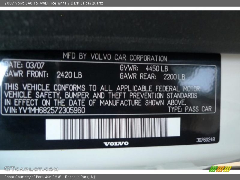 Ice White / Dark Beige/Quartz 2007 Volvo S40 T5 AWD