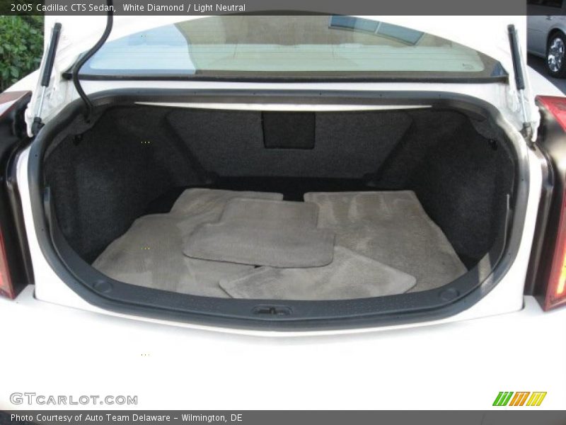 White Diamond / Light Neutral 2005 Cadillac CTS Sedan