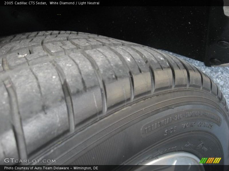 White Diamond / Light Neutral 2005 Cadillac CTS Sedan