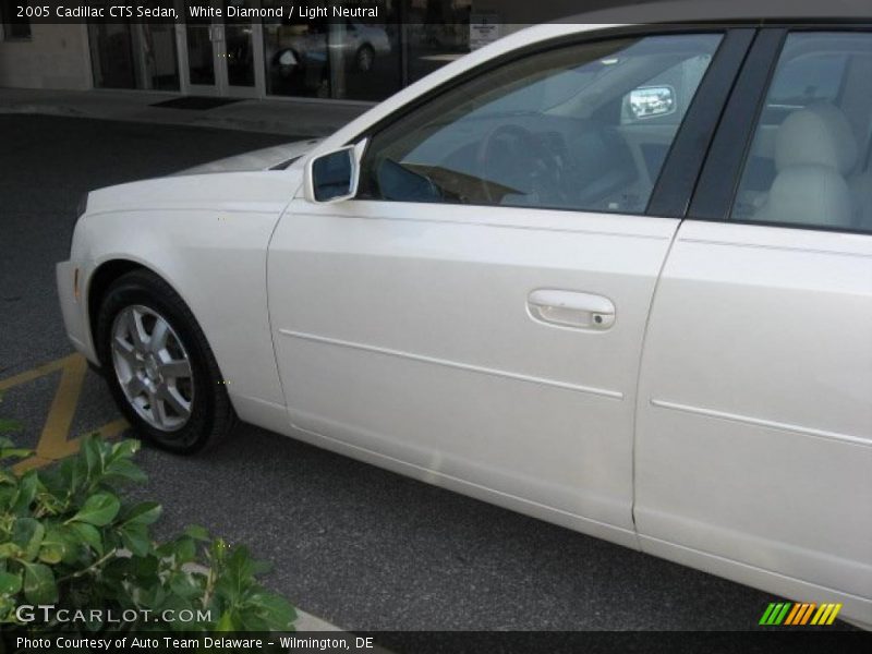 White Diamond / Light Neutral 2005 Cadillac CTS Sedan