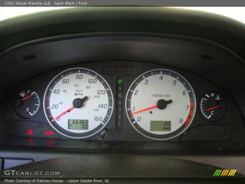 Super Black / Frost 2002 Nissan Maxima GLE