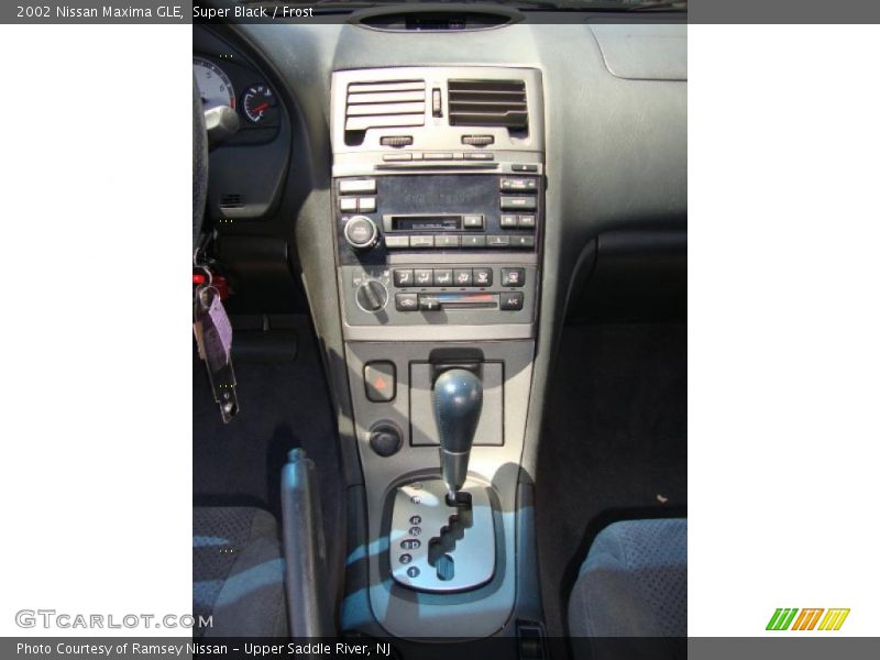 Super Black / Frost 2002 Nissan Maxima GLE