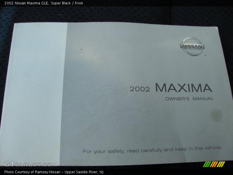 Super Black / Frost 2002 Nissan Maxima GLE