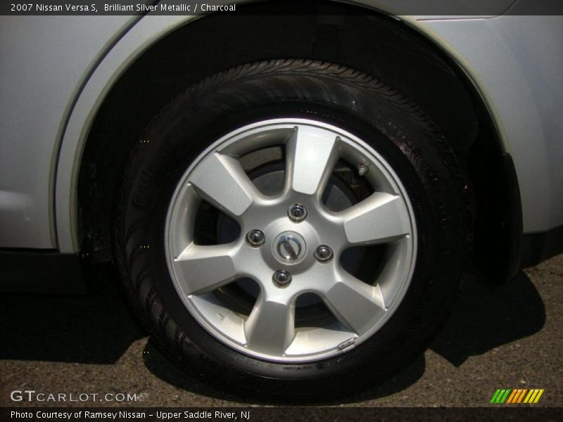 Brilliant Silver Metallic / Charcoal 2007 Nissan Versa S