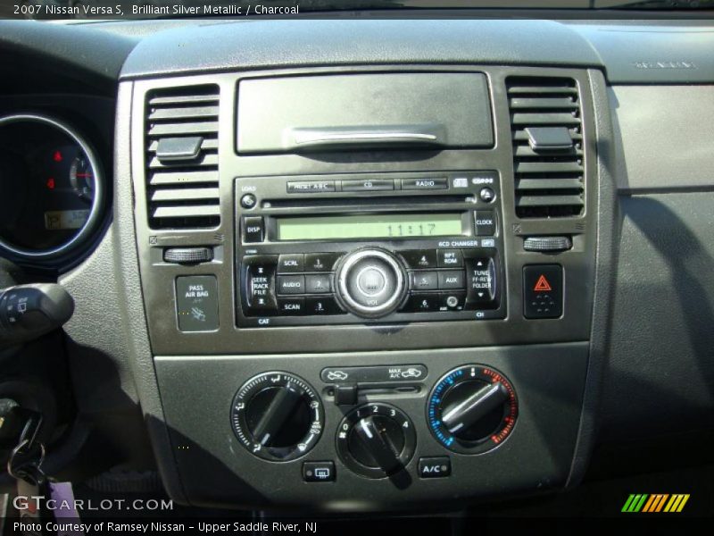Brilliant Silver Metallic / Charcoal 2007 Nissan Versa S