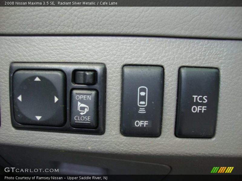 Radiant Silver Metallic / Cafe Latte 2008 Nissan Maxima 3.5 SE
