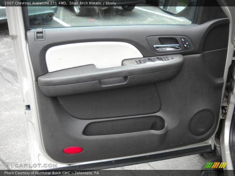 Silver Birch Metallic / Ebony 2007 Chevrolet Avalanche Z71 4WD
