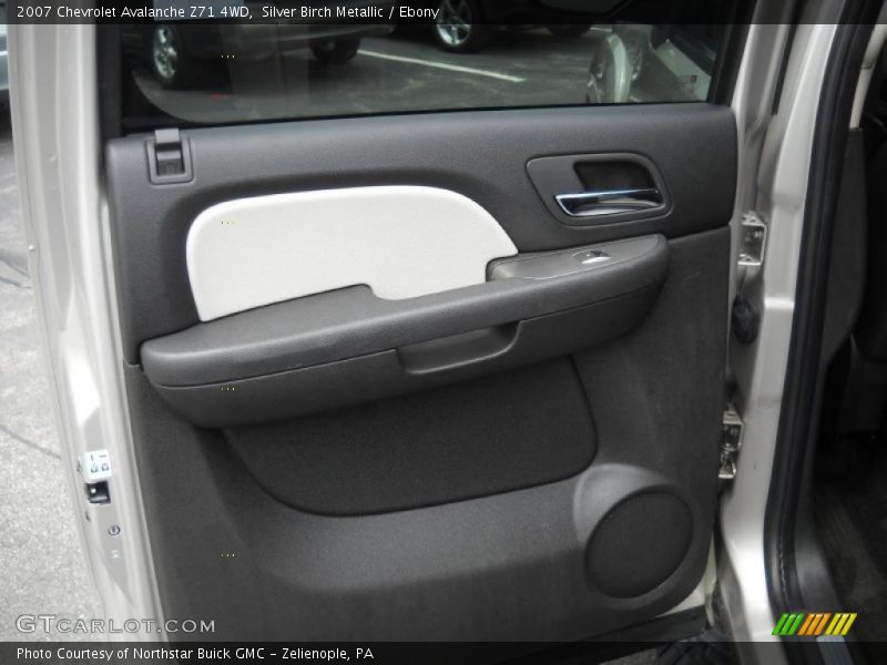 Silver Birch Metallic / Ebony 2007 Chevrolet Avalanche Z71 4WD