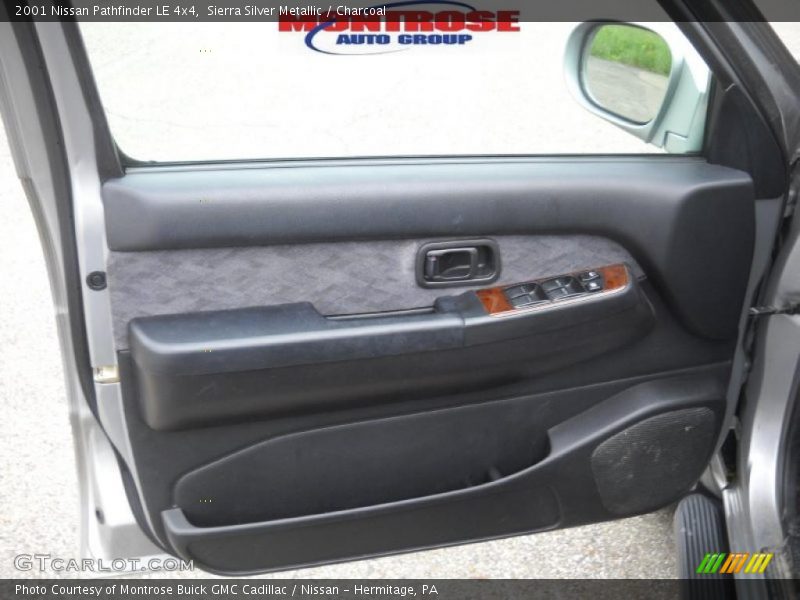 Sierra Silver Metallic / Charcoal 2001 Nissan Pathfinder LE 4x4
