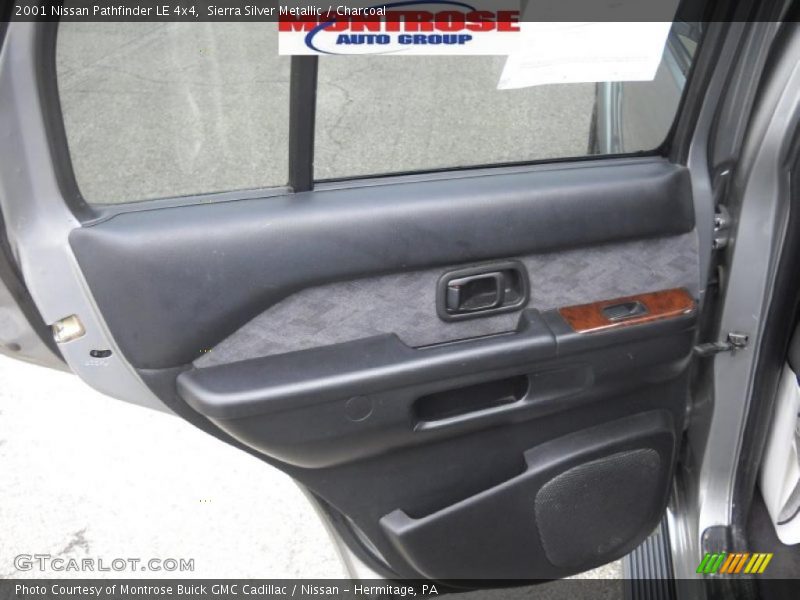 Sierra Silver Metallic / Charcoal 2001 Nissan Pathfinder LE 4x4
