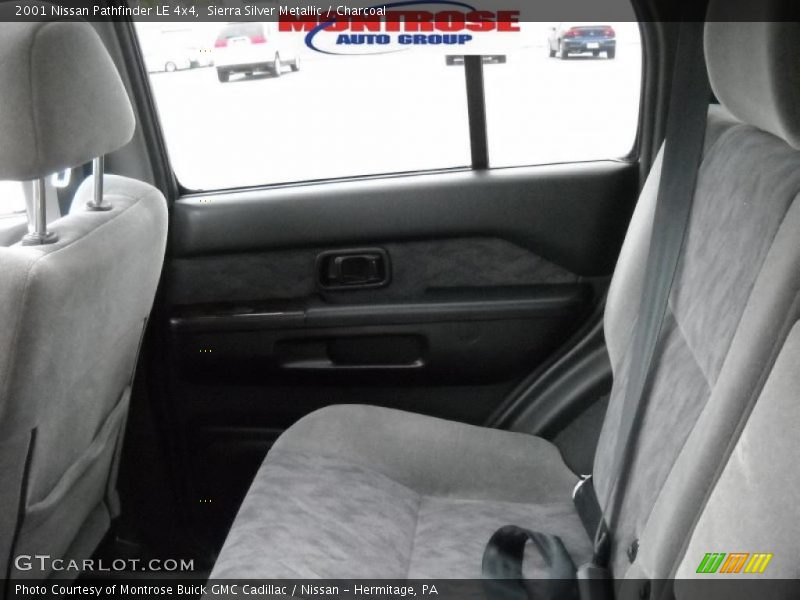 Sierra Silver Metallic / Charcoal 2001 Nissan Pathfinder LE 4x4