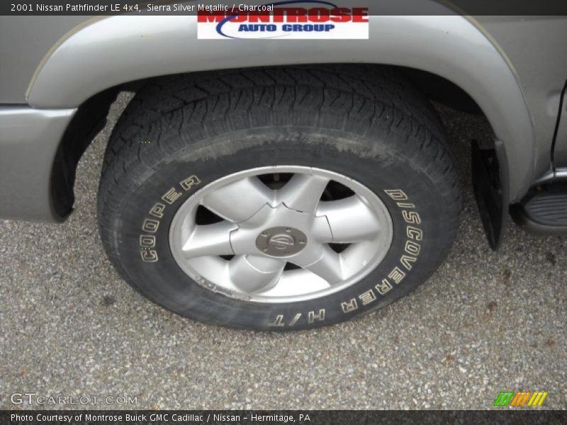 Sierra Silver Metallic / Charcoal 2001 Nissan Pathfinder LE 4x4